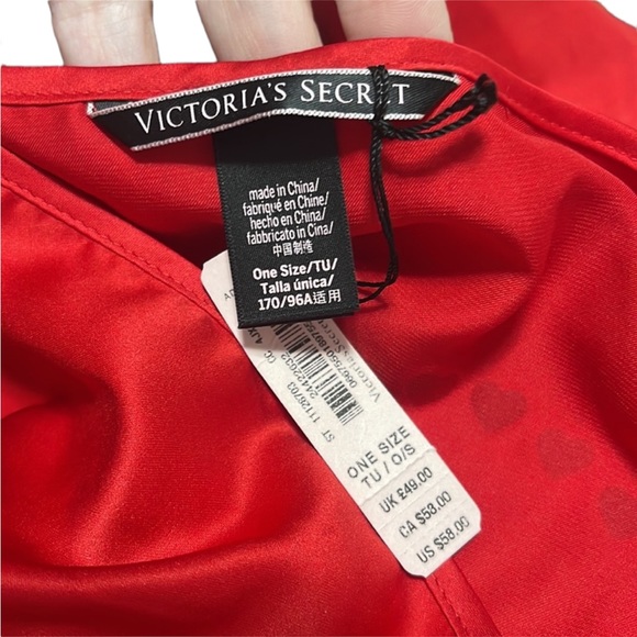 Victoria’s Secret NWT red “love” robe. One size. - Picture 8 of 11